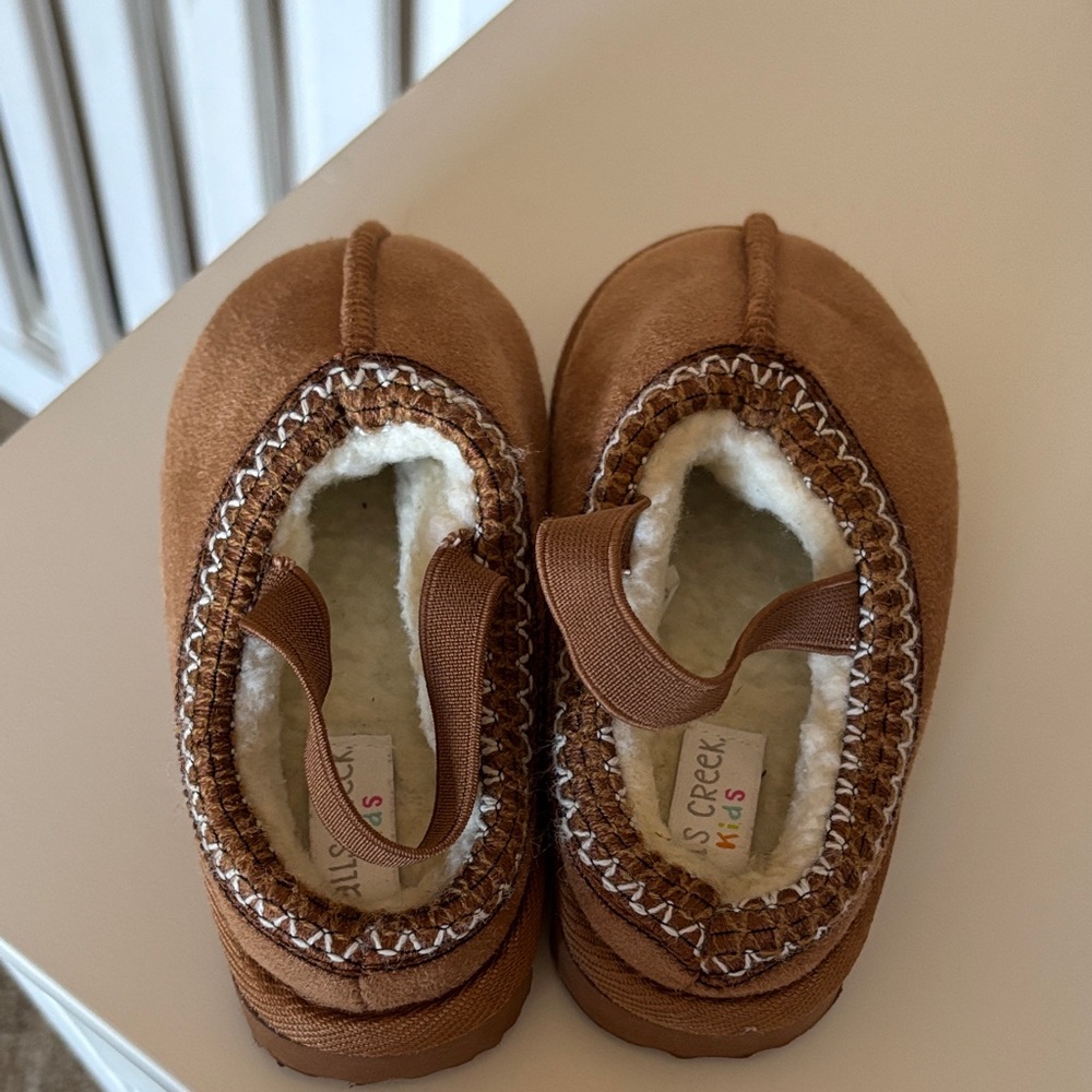 Falls Creek Kids Brown Slippers